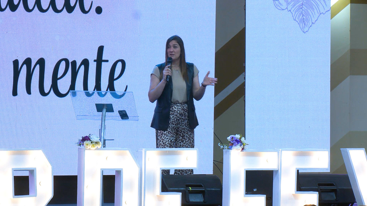 Pra. Vivi - Como piensas asi eres